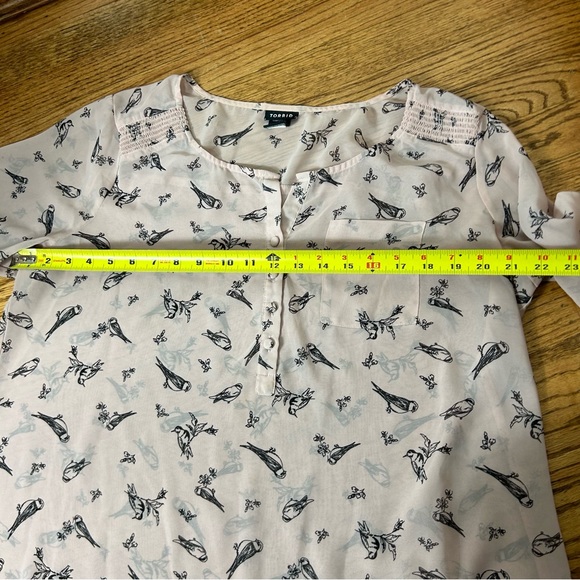 TORRID | Sheer Pink Chiffon Bird Print Henley Blouse - Picture 14 of 15